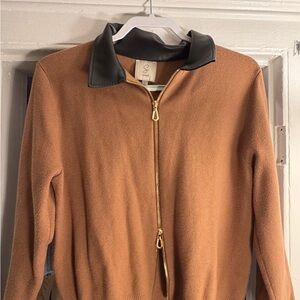 Double way gold zipper sweater with black leather collar